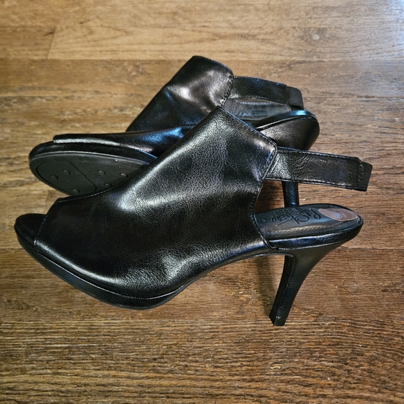 Shoes - Picture 2 of 4